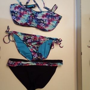 SOLD - athleta bikini set with 2 bottoms